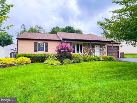 693 Whittier Dr, Warminster, PA 18974