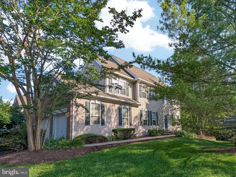 36 Dispatch Dr, Washington Crossing, PA 18977