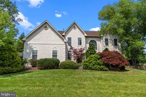 12 Furlong Ct, Holland, PA 18966