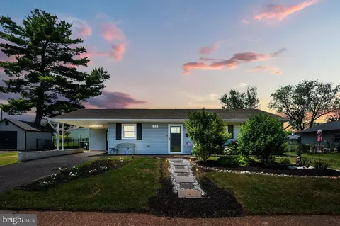 41 Good Ln, Levittown, PA 19055