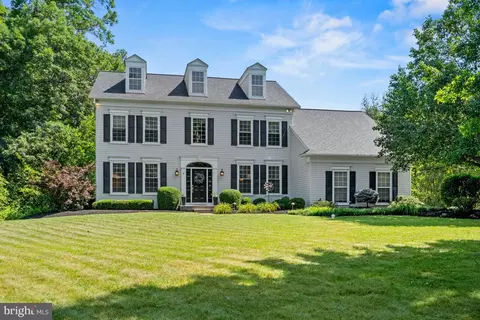 16 Endslow Ln, Perkasie, PA 18944