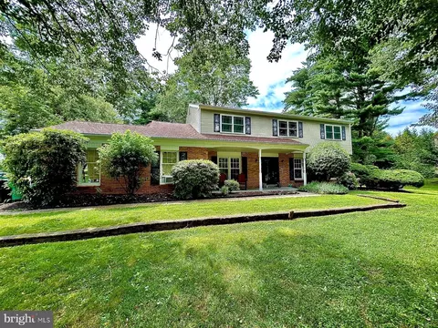 825 Hudson Dr, Yardley, PA 19067