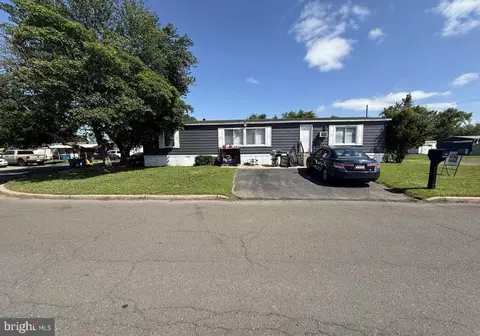 7300 Hansbury Dr, Morrisville, PA 19067