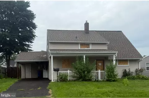 16 Greenbrier Rd, Levittown, PA 19057