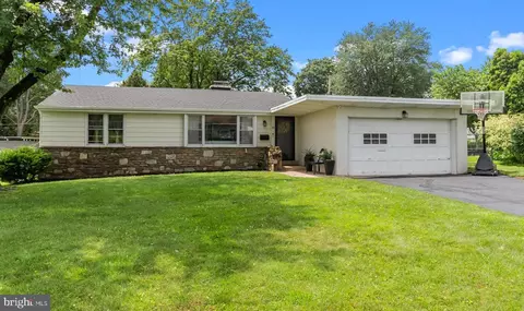 16 Brook Ln, Yardley, PA 19067