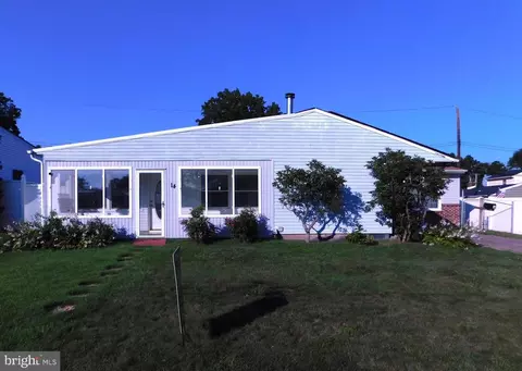 14 Gamewood Rd, Levittown, PA 19057