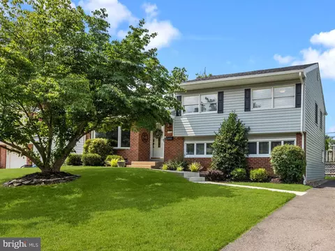 128 Hedgerow Dr, Yardley, PA 19067