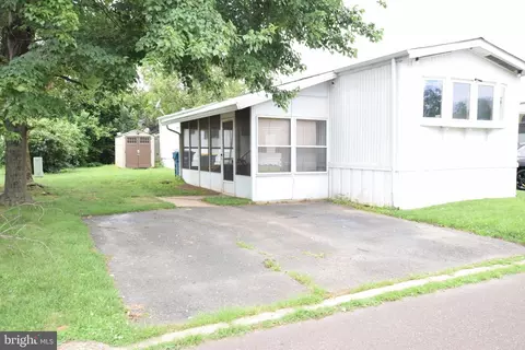 8201 Wharton Dr, Morrisville, PA 19067