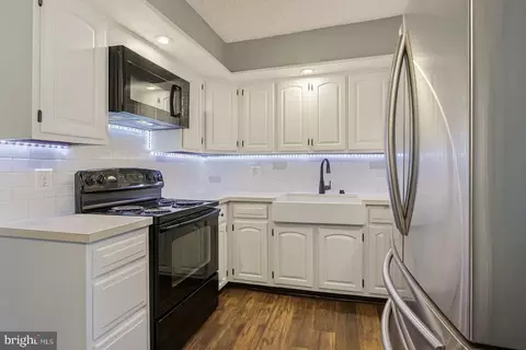 29 Vividleaf Ln, Levittown, PA 19054