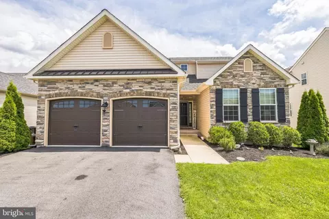 1100 Meadowview Dr, Quakertown, PA 18951