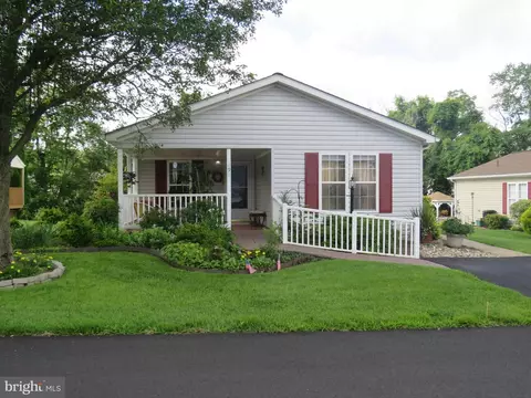 490 Goldenrod Xing W, New Hope, PA 18938