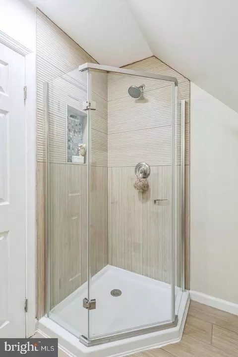 Bath - 1031 First Ave, Croydon, PA 19021 photo 3 of 3
