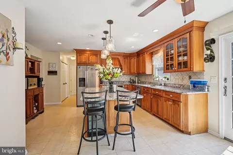 Kitchen - 1449 Windrow Ln, Yardley, PA 19067 photo 4 of 4