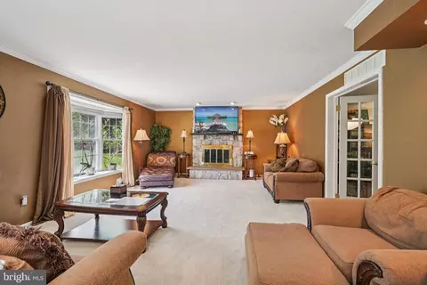 Living - 1449 Windrow Ln, Yardley, PA 19067 photo 3 of 4