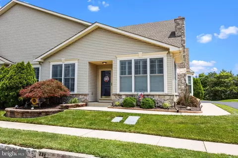 238 Sugarberry Ln, Langhorne, PA 19047