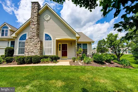 512 Poppy Ct, Langhorne, PA 19047