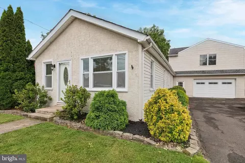 356 Lemon St, Warminster, PA 18974