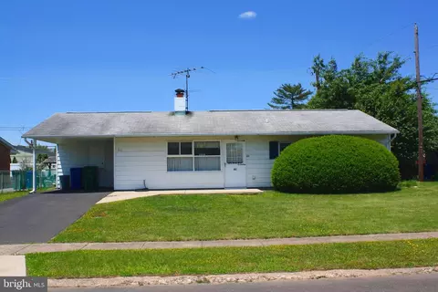 61 Shepherd Ln, Levittown, PA 19055