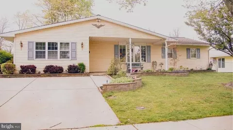 458 Thornridge Dr, Levittown, PA 19054