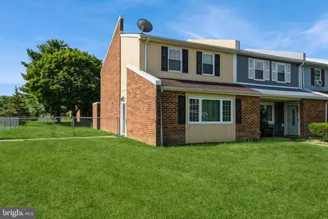 210 Hyacinth Ct, Quakertown, PA 18951
