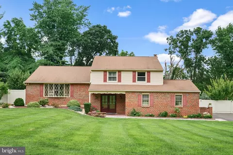 18 Daffodil Dr, Southampton, PA 18966