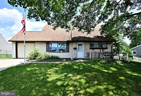 24 Conifer Rd, Levittown, PA 19057