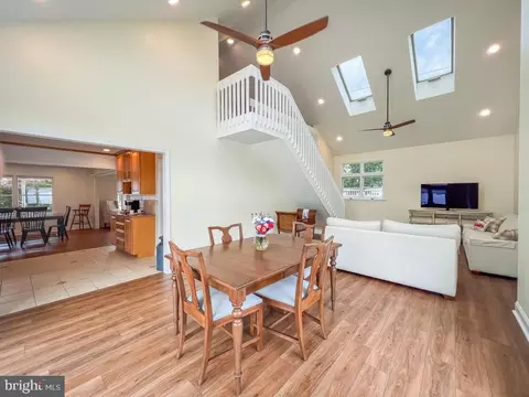 64 Long Loop Rd, Levittown, PA 19056 photo 12