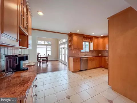 64 Long Loop Rd, Levittown, PA 19056 photo 10