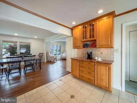 64 Long Loop Rd, Levittown, PA 19056 photo 8