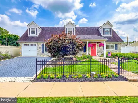 64 Long Loop Rd, Levittown, PA 19056