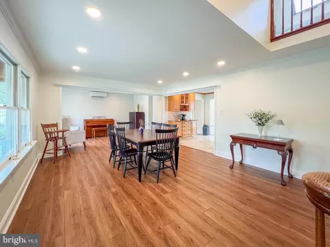 64 Long Loop Rd, Levittown, PA 19056 photo 5