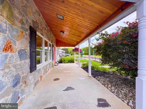 64 Long Loop Rd, Levittown, PA 19056 photo 2