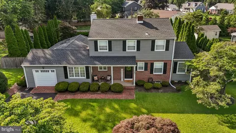20 Glen Dr, Yardley, PA 19067