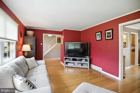 Living - 124 Wallace Dr, Warminster, PA 18974 photo 2 of 2