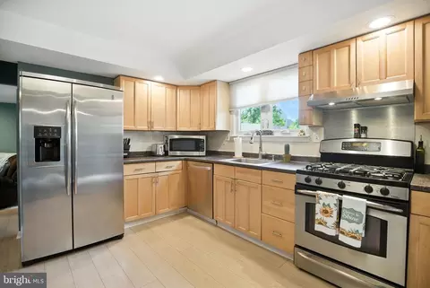 Kitchen - 124 Wallace Dr, Warminster, PA 18974 photo 1 of 5