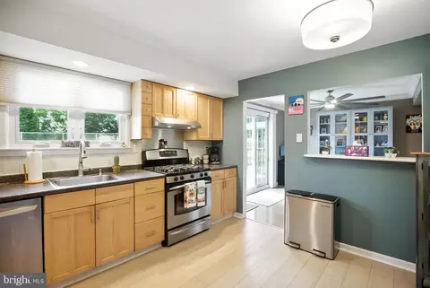 Kitchen - 124 Wallace Dr, Warminster, PA 18974 photo 3 of 5