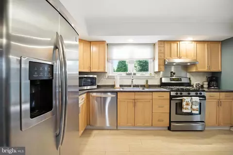 Kitchen - 124 Wallace Dr, Warminster, PA 18974 photo 2 of 5