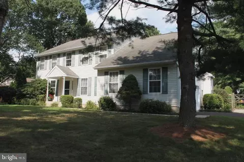 9 Meadow Ln, Quakertown, PA 18951