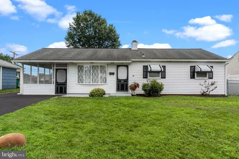 722 Auburn Rd, Fairless Hills, PA 19030