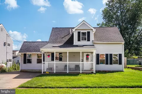27 Arbor Ln, Levittown, PA 19055