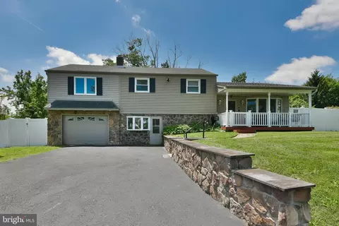 51 Lewis St, Feasterville Trevose, PA 19053