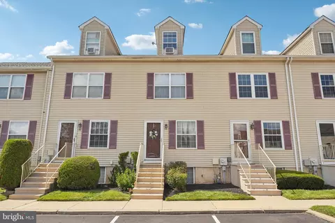 31 Carriage Knoll Ct, Langhorne, PA 19047