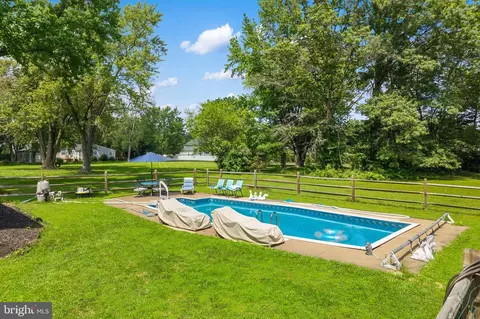 33 Squirrel Rd, Doylestown, PA 18901 photo 32