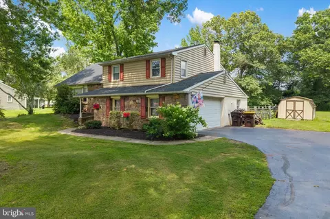 33 Squirrel Rd, Doylestown, PA 18901 photo 3