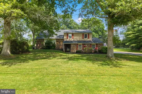 33 Squirrel Rd, Doylestown, PA 18901