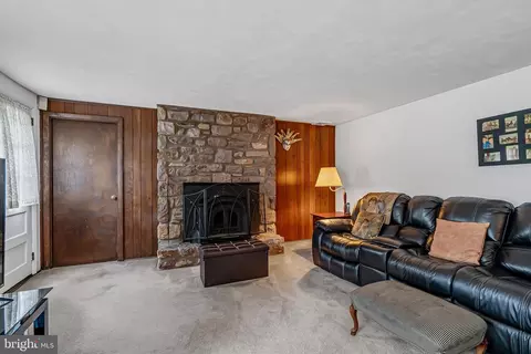 33 Squirrel Rd, Doylestown, PA 18901 photo 8