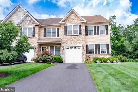 24 Woodspring Cir, Sellersville, PA 18960