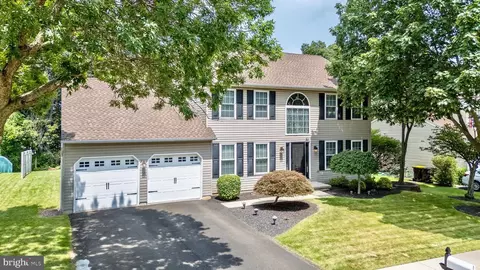 134 Kings Ct, Chalfont, PA 18914