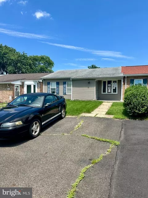 5736 W Cavalier Ct, Bensalem, PA 19020