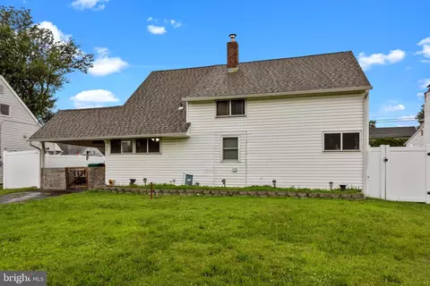 23 Nestingrock Ln, Levittown, PA 19054